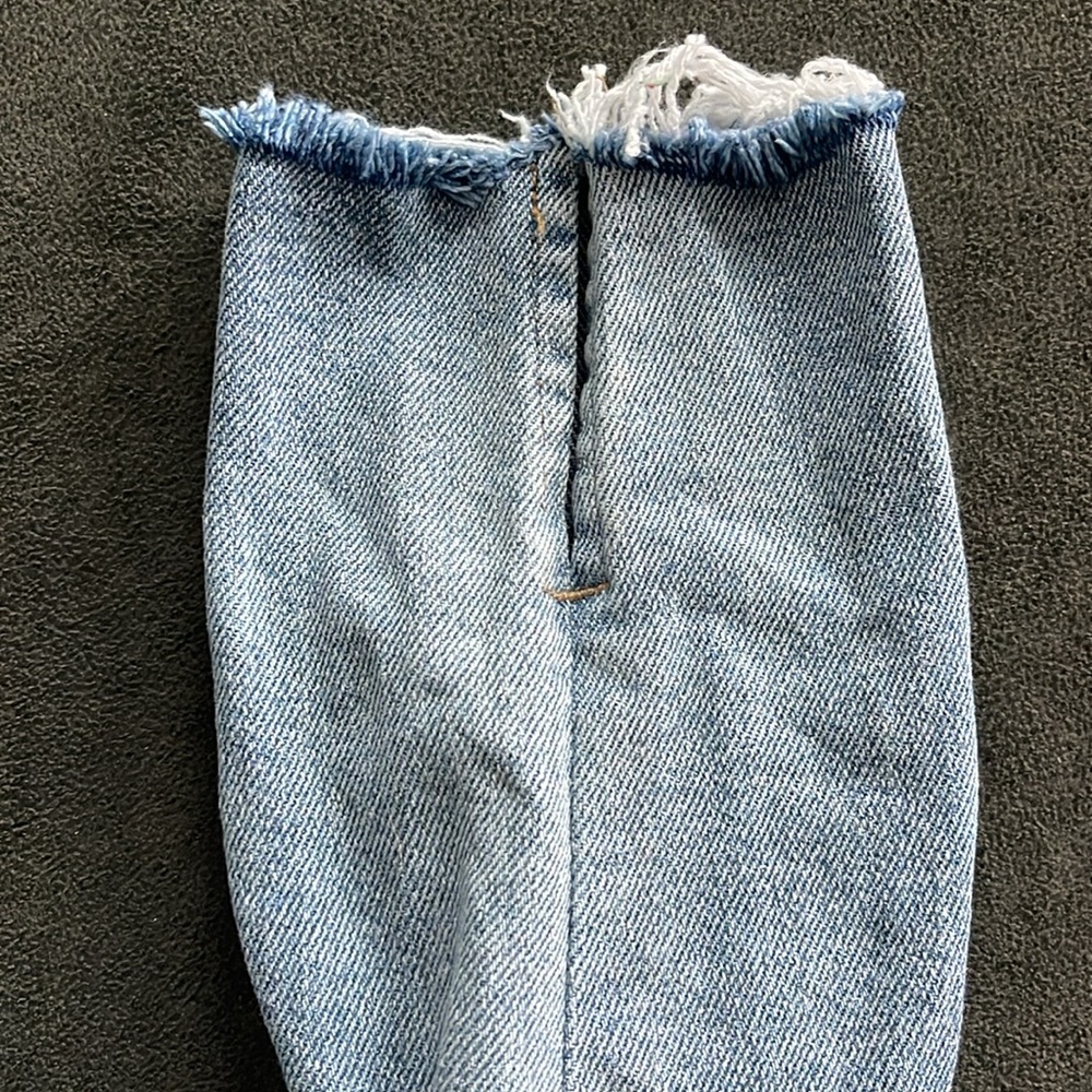 High Rise Distressed Jeans - Picture 3 of 4